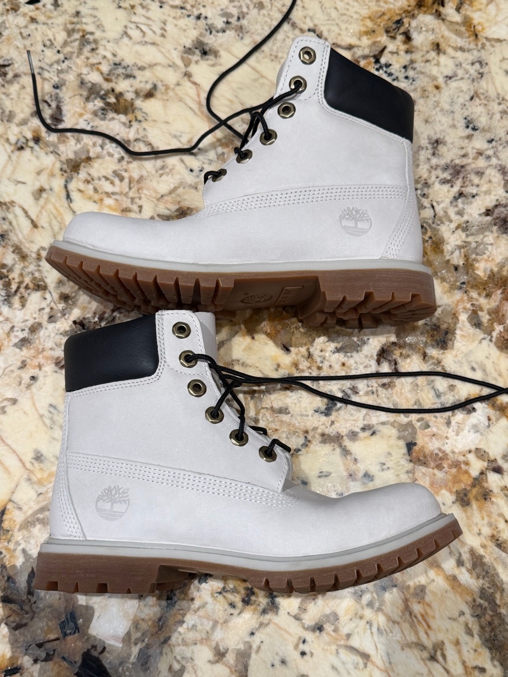 Timberland 6 Inch Premium Boots White Nubuck Womens 7 Gum Sole 200G Insulated